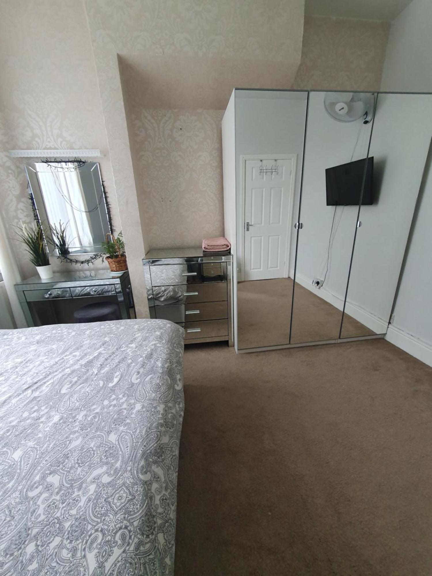 Private Double Room In Кардифф Экстерьер фото
