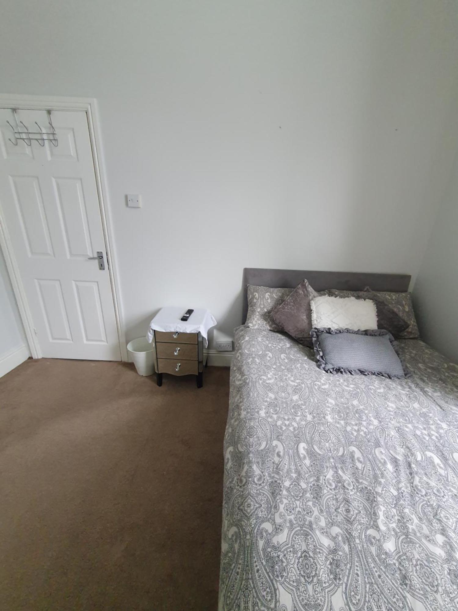 Private Double Room In Кардифф Экстерьер фото