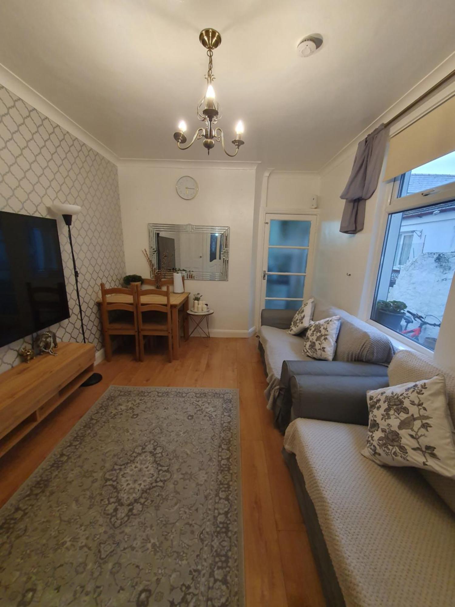 Private Double Room In Кардифф Экстерьер фото